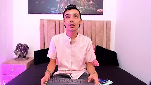 Timothe Evans online show from November 15, 8:35 pm