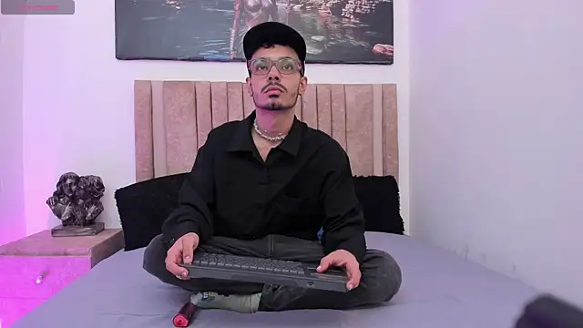 Timothe Evans online show from October 30, 7:44 pm