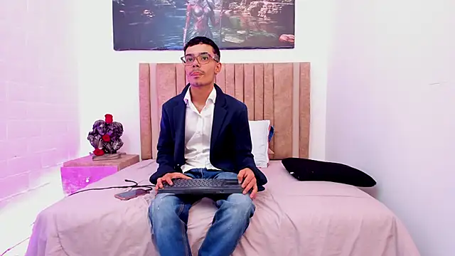 Timothe Evans online show from November 20, 8:20 pm