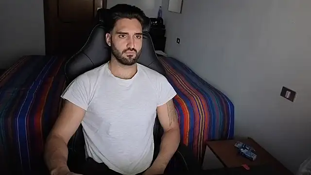 Al3xox02 online show from April 7, 6:10 pm