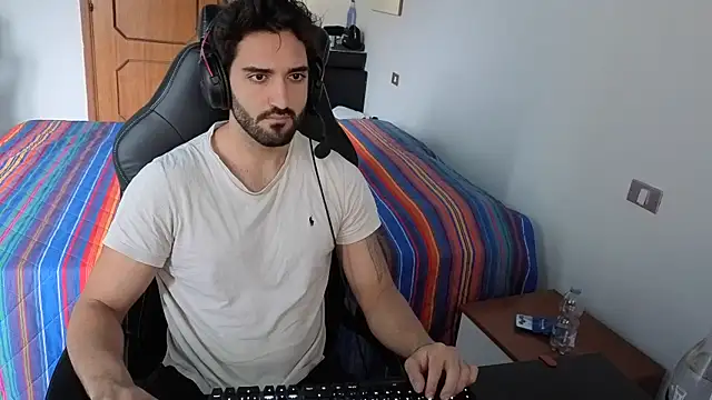 Al3xox02 online show from April 2, 11:50 am