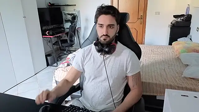 Al3xox02 online show from February 8, 12:03 pm