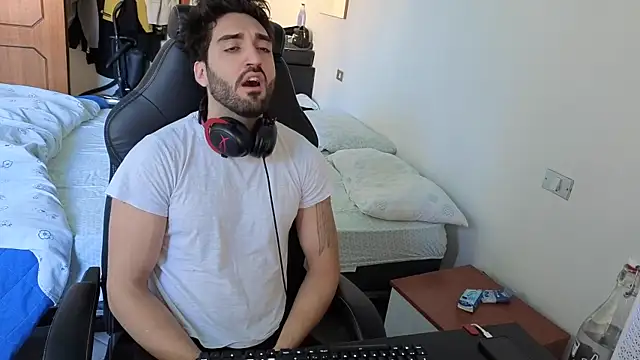 Al3xox02 online show from April 5, 12:12 pm