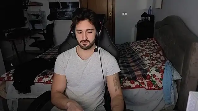 Al3xox02 online show from January 15, 8:56 pm