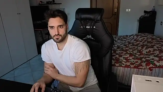 Al3xox02 online show from February 5, 4:14 pm