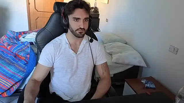 Al3xox02 online show from April 8, 3:13 pm