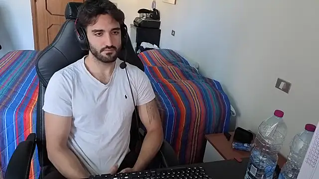 Al3xox02 online show from April 17, 11:35 am