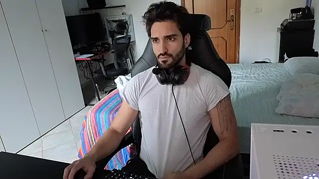 Al3xox02 online show from April 3, 10:00 am