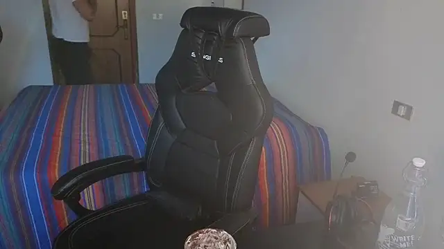 Al3xox02 online show from April 13, 5:39 pm