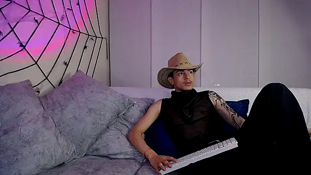  PandoyParker  online show from October 13, 3:52 am