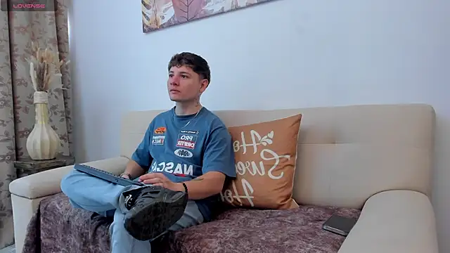 Leoo Miller online show from October 11, 8:32 pm