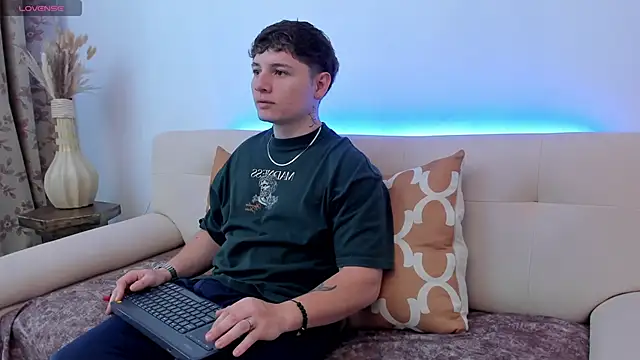 Leoo Miller online show from October 17, 8:54 pm
