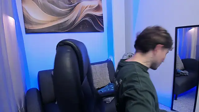 Snapshot of Leoo_Miller chatting on February 15, 3:51 am Leoo Miller online show from February 15, 3:51 am