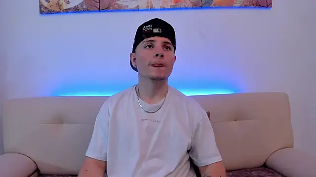 Snapshot of Leoo_Miller chatting on October 29, 9:25 pm Leoo Miller online show from October 29, 9:25 pm