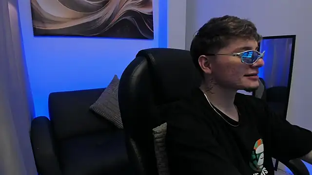 Snapshot of Leoo_Miller chatting on March 3, 4:08 am Leoo Miller online show from March 3, 4:08 am