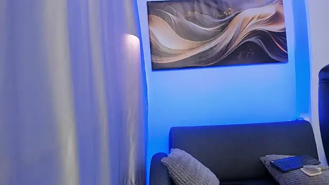 Snapshot of Leoo_Miller chatting on February 17, 4:10 am Leoo Miller online show from February 17, 4:10 am