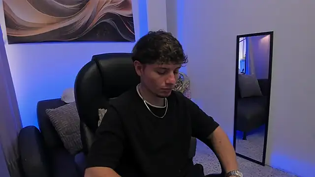 Snapshot of Leoo_Miller chatting on February 20, 4:31 am Leoo Miller online show from February 20, 4:31 am