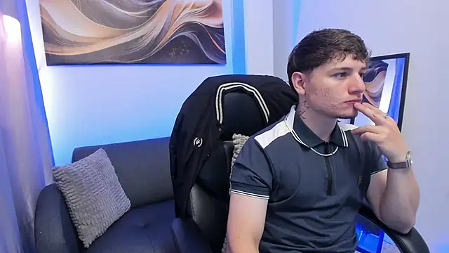 Snapshot of Leoo_Miller chatting on February 4, 4:29 am Leoo Miller online show from February 4, 4:29 am