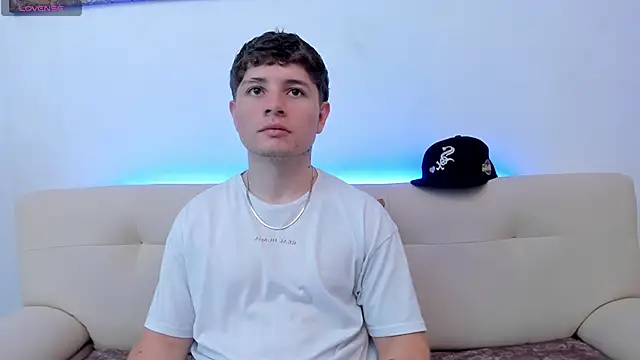 Snapshot of Leoo_Miller chatting on October 22, 8:52 pm Leoo Miller online show from October 22, 8:52 pm