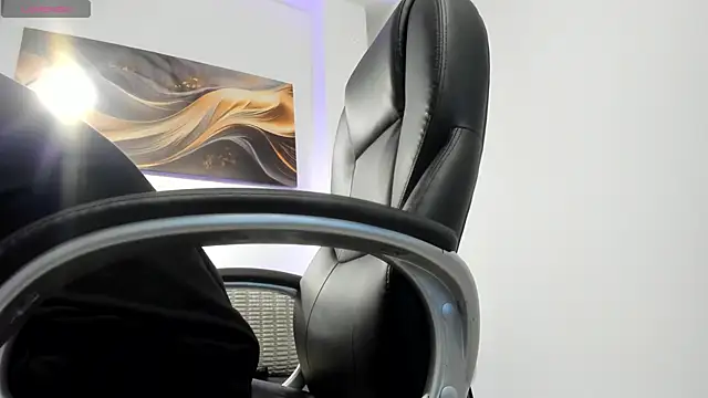 Snapshot of Leoo_Miller chatting on November 9, 4:38 am Leoo Miller online show from November 9, 4:38 am