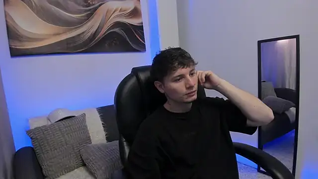 Snapshot of Leoo_Miller chatting on February 10, 4:33 am Leoo Miller online show from February 10, 4:33 am