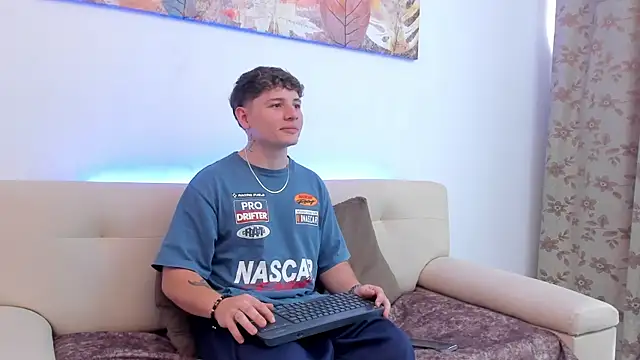 Leoo Miller online show from October 6, 8:42 pm