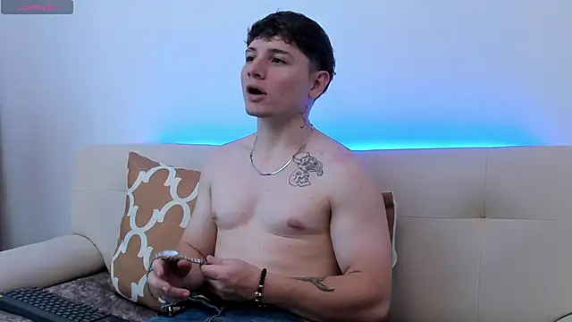 Leoo Miller online show from October 13, 8:43 pm