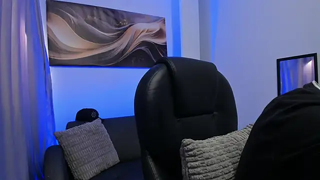 Snapshot of Leoo_Miller chatting on February 18, 4:43 am Leoo Miller online show from February 18, 4:43 am