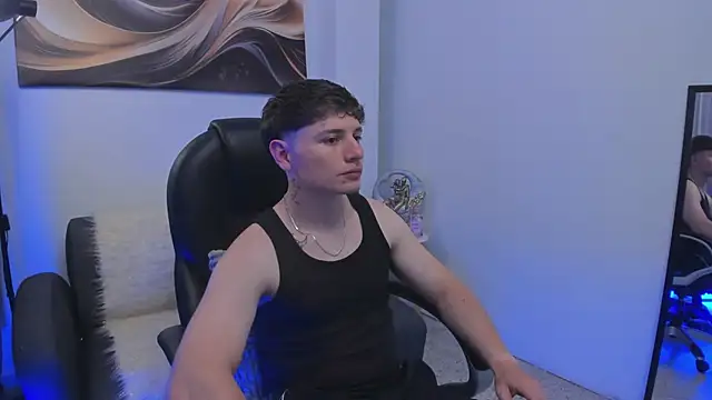 Snapshot of Leoo_Miller chatting on January 18, 4:10 pm Leoo Miller online show from January 18, 4:10 pm