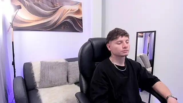 Leoo Miller online show from December 18, 4:28 am