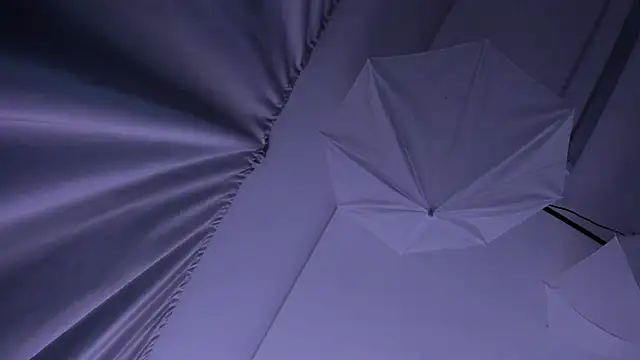 Snapshot of Leoo_Miller chatting on February 8, 4:32 am Leoo Miller online show from February 8, 4:32 am