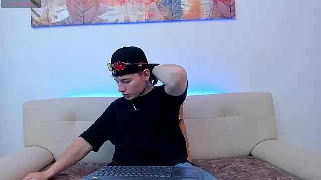 Snapshot of Leoo_Miller chatting on October 23, 8:07 pm Leoo Miller online show from October 23, 8:07 pm