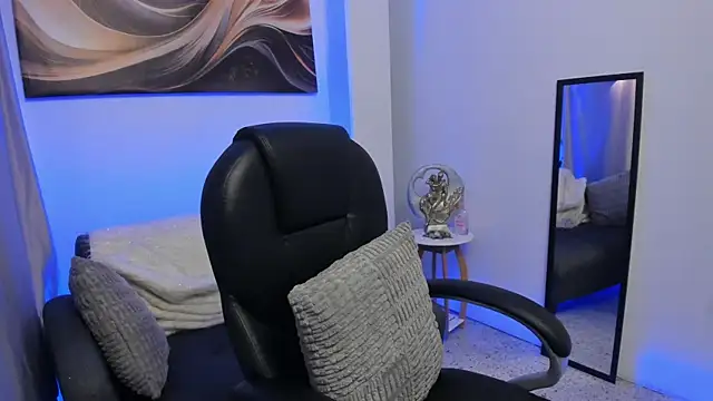 Snapshot of Leoo_Miller chatting on March 1, 4:12 am Leoo Miller online show from March 1, 4:12 am