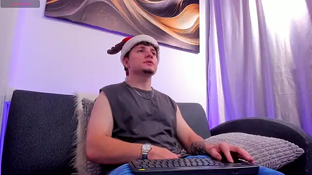 Snapshot of Leoo_Miller chatting on November 29, 4:56 am Leoo Miller online show from November 29, 4:56 am