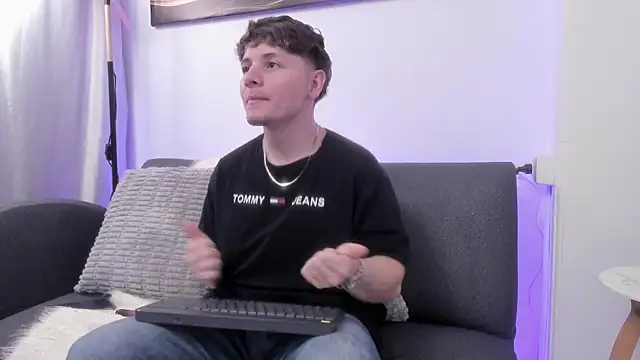 Leoo Miller online show from December 19, 4:27 am