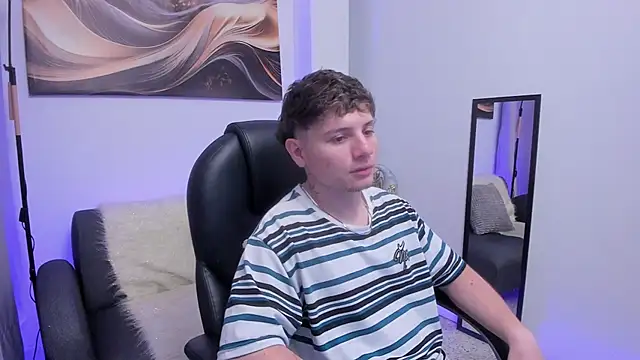 Leoo Miller online show from December 17, 7:46 am