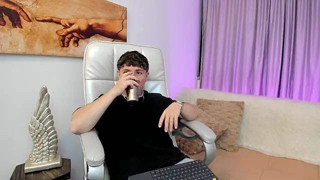 Snapshot of Leoo_Miller chatting on November 5, 4:26 am Leoo Miller online show from November 5, 4:26 am