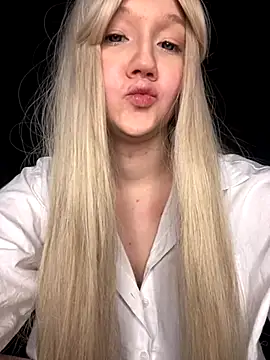 Snapshot of Darling_Bri_ chatting on November 10, 10:31 am Darling Bri online show from November 10, 10:31 am