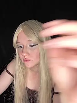 Snapshot of Darling_Bri_ chatting on October 23, 7:23 pm Darling Bri online show from October 23, 7:23 pm