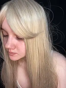 Snapshot of Darling_Bri_ chatting on October 8, 11:34 am Darling Bri online show from October 8, 11:34 am