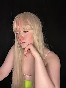 Snapshot of Darling_Bri_ chatting on October 24, 4:28 pm Darling Bri online show from October 24, 4:28 pm