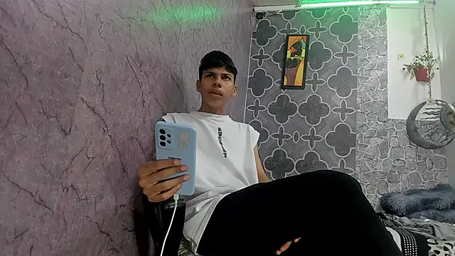 sexyboys cutex18 online show from February 17, 11:46 pm