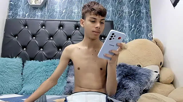 sexyboys cutex18 online show from November 24, 8:20 pm