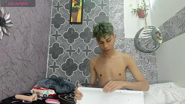 sexyboys cutex18 online show from January 8, 9:10 pm