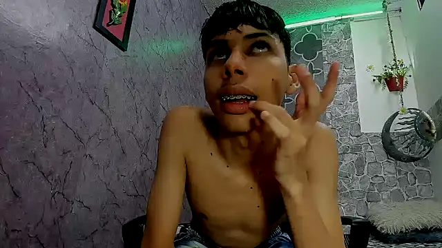 sexyboys cutex18 online show from February 12, 10:31 pm