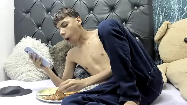 sexyboys cutex18 online show from December 15, 7:31 pm