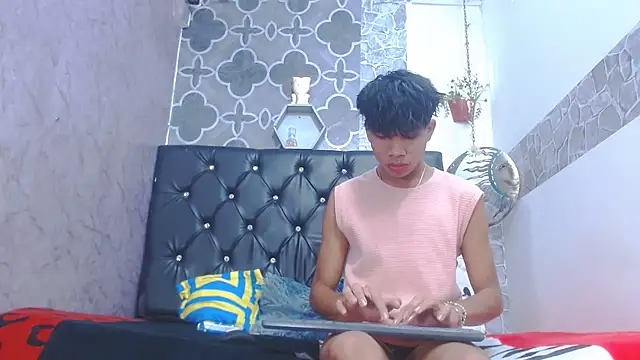 sexyboys cutex18 online show from April 14, 3:00 am
