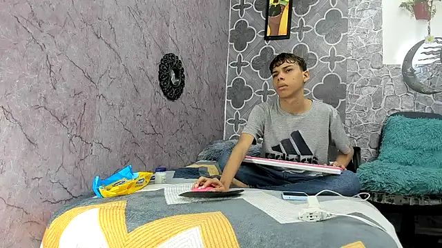 sexyboys cutex18 online show from December 18, 8:34 pm