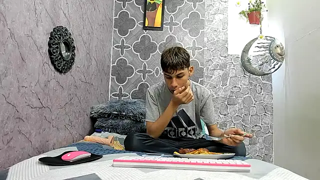 sexyboys cutex18 online show from December 21, 9:04 pm