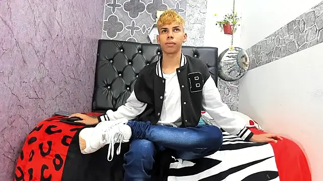 sexyboys cutex18 online show from March 28, 7:26 pm